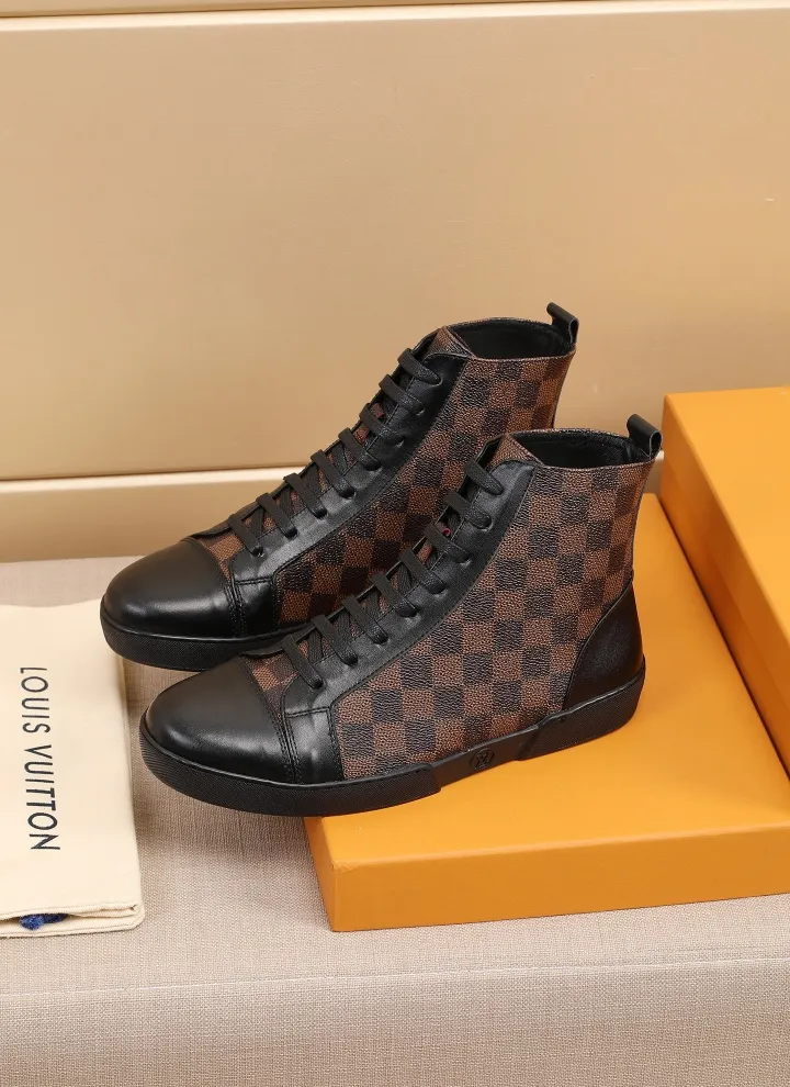 Factory price: 400💰【LV】Official website popular series 🇮🇹🇮🇹1:1 production, selected high-end imported cowhide, sheepskin lining with sheepskin pads, paired with Louis Vuitton Monogram Ecli men's shoes 💰se canvas and pure black rubber soles, the ultimate simple design perfectly interprets the latest inspiration for shoes, integrating classics and fashion. 🔍🔍High quality, worth having. The bottom car thread will never be unglued. Sellers are welcome to sell as shown in the picture above. We can send one piece on behalf of you. Number of yards: 38-44 (45 yards can be customized)
